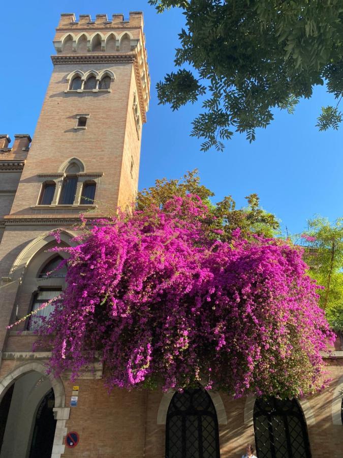 An Indian Bollywood Sevilla Experience - For Families, Couples & Business Trips Bagian luar foto